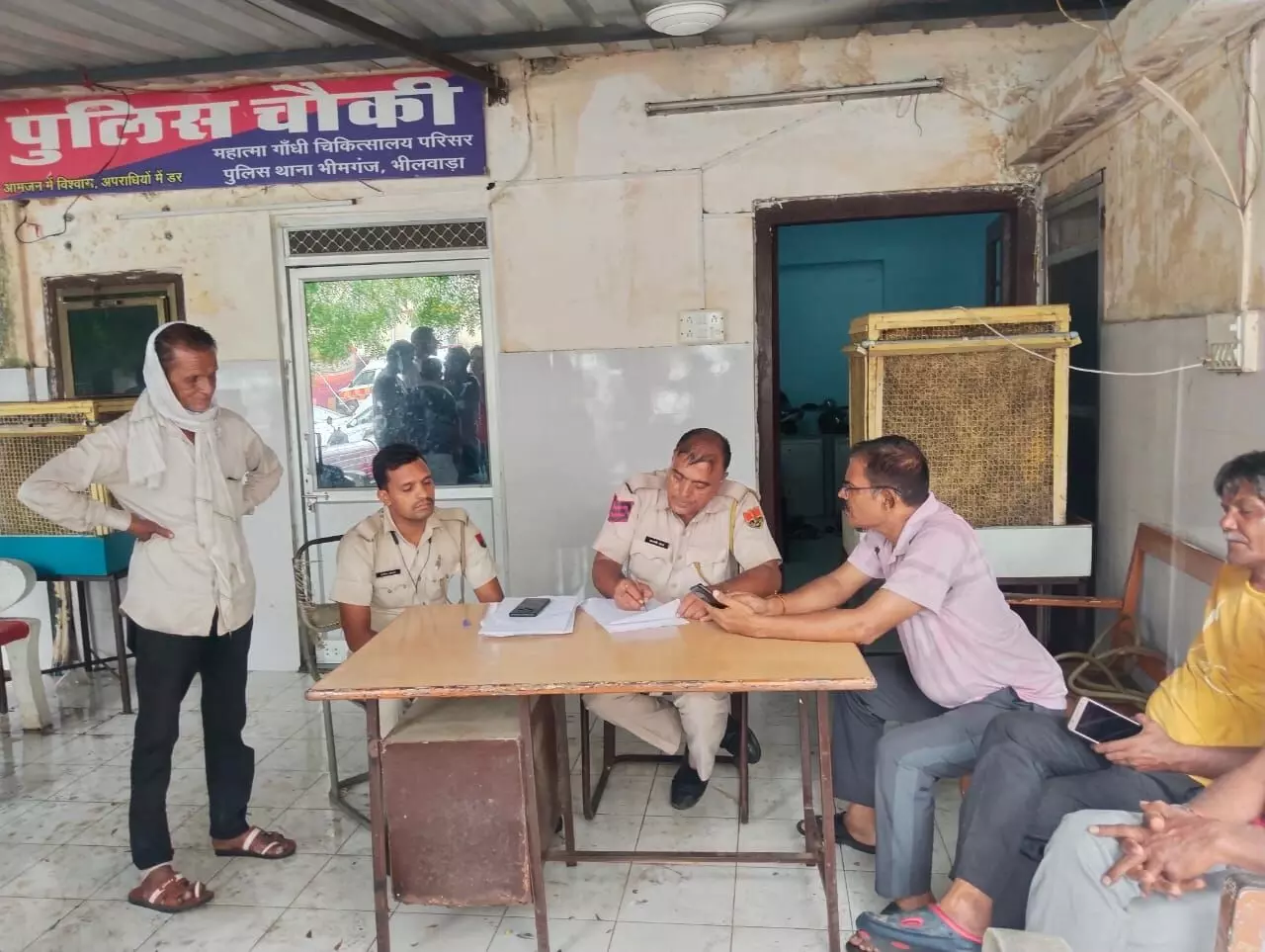अज्ञात कारणों से अधेड़ ने लगाई फांसी