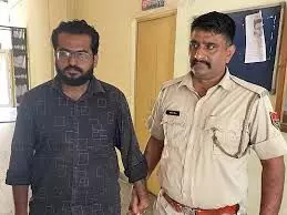 पत्रकार बता होटल संचालकों को ब्लैकमेल कर कर रहा था वसूली,गिरफ्तार पत्रकार बता होटल संचालकों को ब्लैकमेल कर कर रहा था वसूली,गिरफ्तार