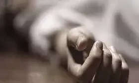 हरिपुरा मार्ग पर पेड़ के नीचे संदिग्ध हालात में मिला सरकारी कर्मचारी का शव, क्षेत्र में फैली सनसनी