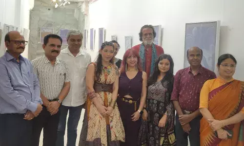 बीकमिंग लाईट प्रदर्शनी का शुभारंभ