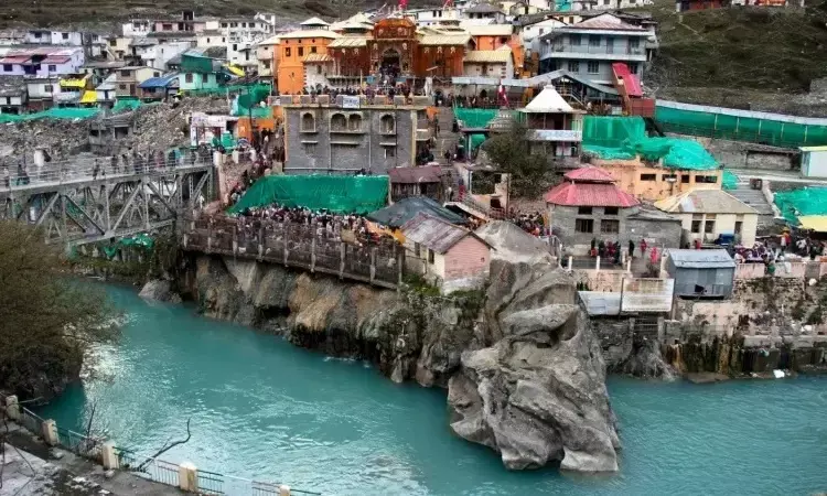 अब  Badrinath Dham में नदी का दिखा रौद्र रूप, श्रद्धालुओं को किया अलर्ट