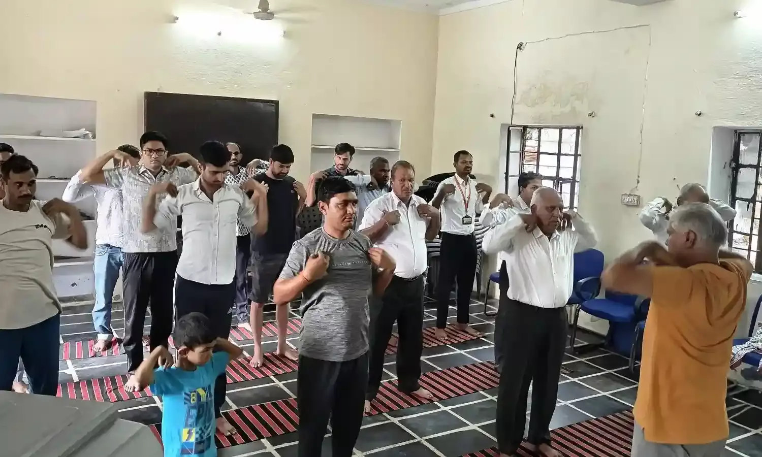 न्यायालय परिसर में बनाया योग दिवस