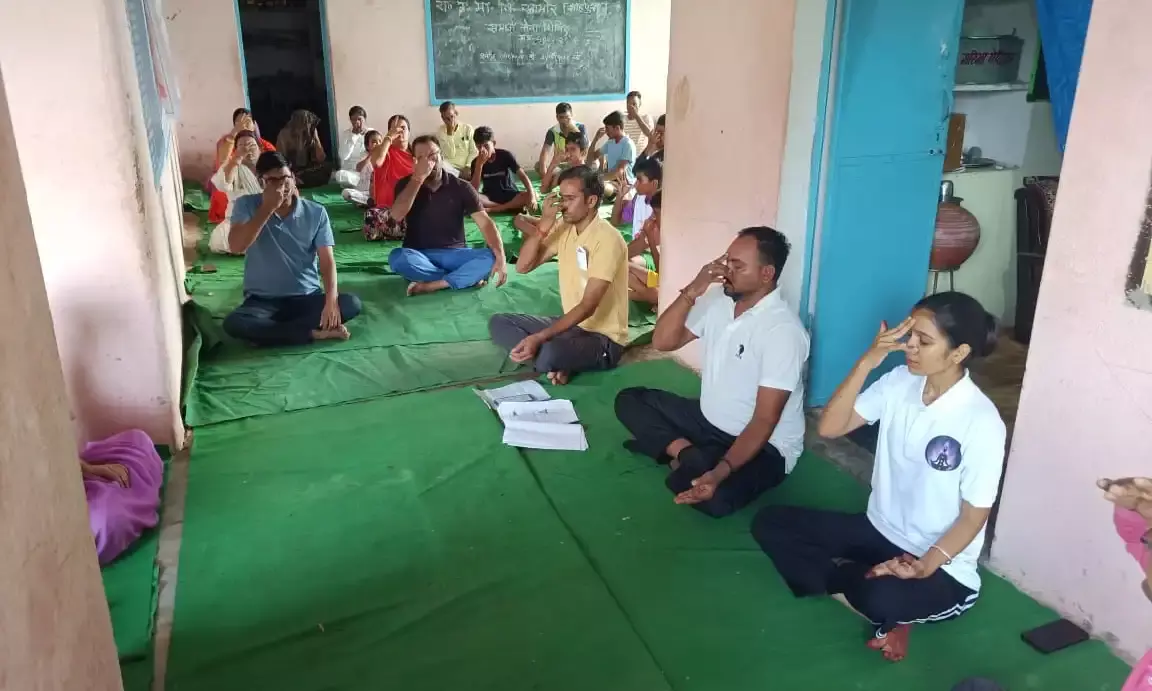 विद्यार्थियों,कर्मचारियों और समाजसेवियों ने मनाया अंतराष्ट्रीय योग दिवस