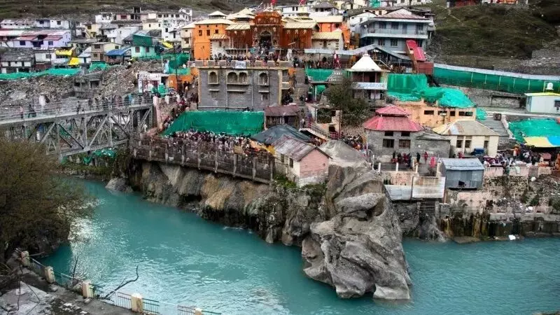 अब Badrinath Dham में नदी का दिखा रौद्र रूप, श्रद्धालुओं को किया अलर्ट अब Badrinath Dham में नदी का दिखा रौद्र रूप, श्रद्धालुओं को किया अलर्ट