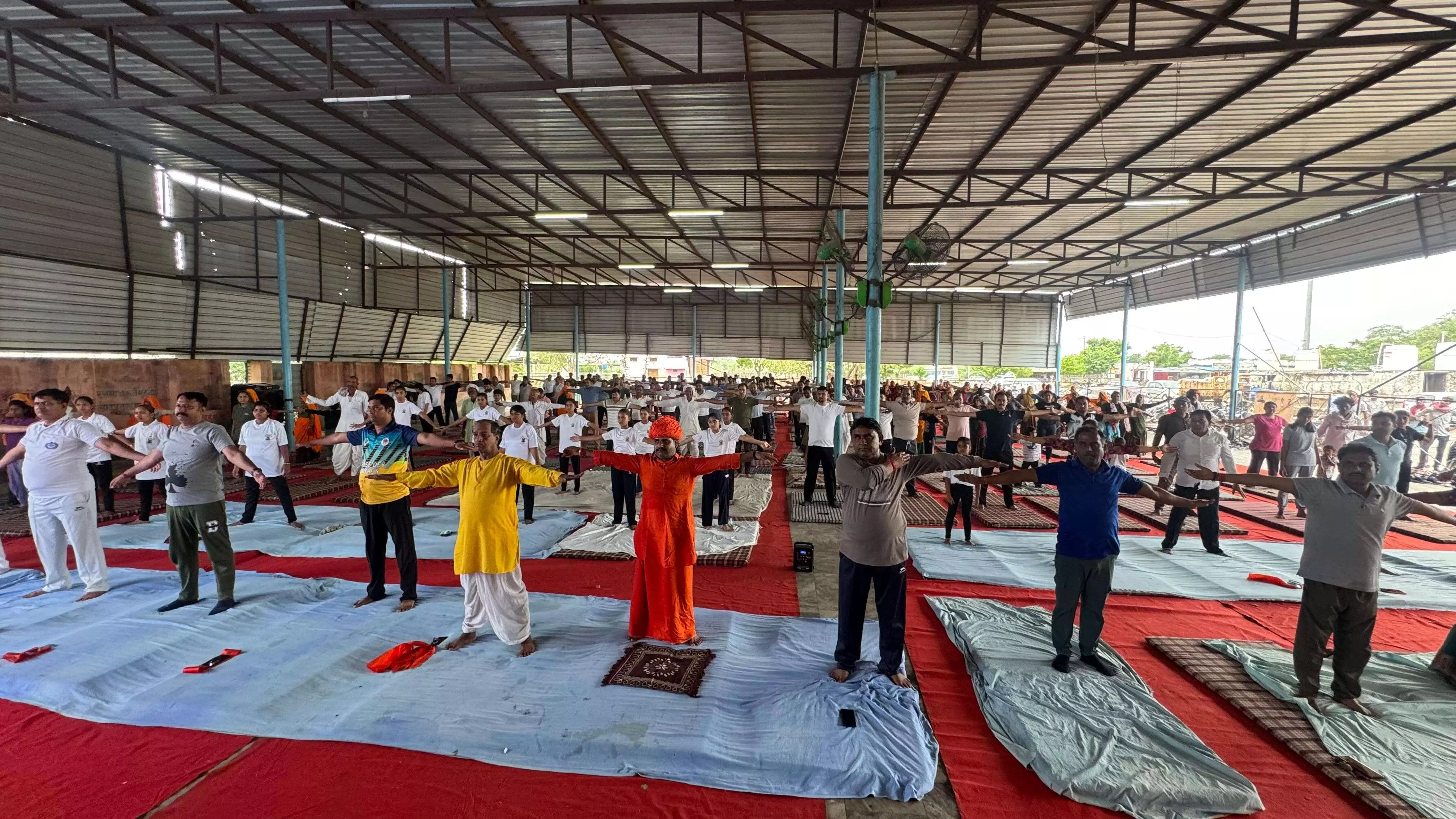 सवाई भोज मंदिर परिसर में हुआ योगा कार्यक्रम आयोजित