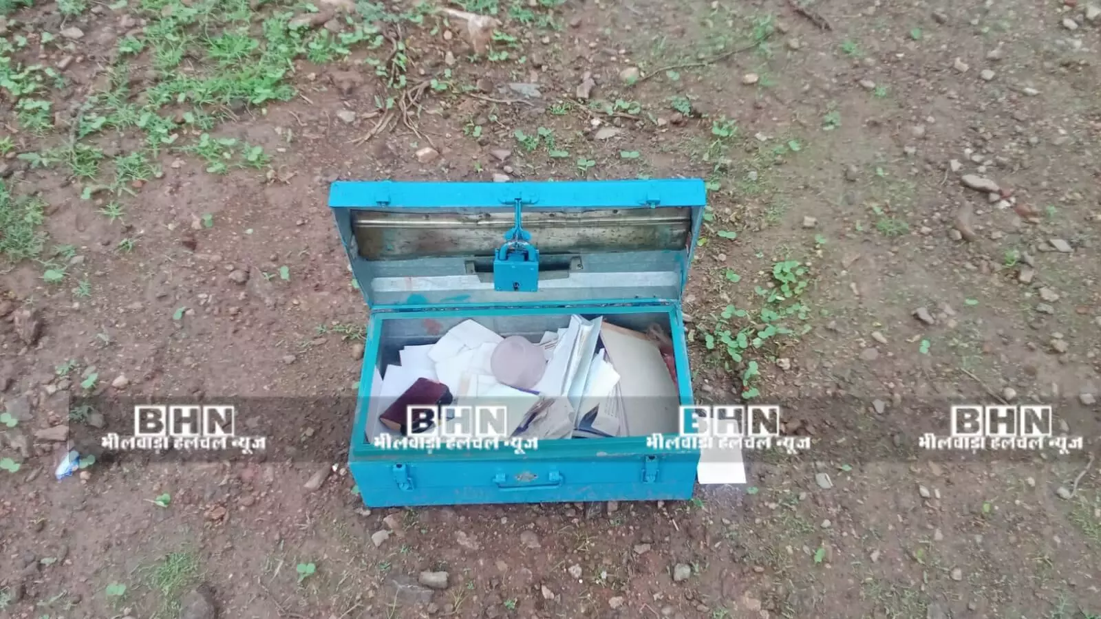 सर्राफा शॉप में दिखाये हाथ, नकदी व सोने-चांदी के जेवरात सहित लाखों का माल समेटा सर्राफा शॉप में दिखाये हाथ, नकदी व सोने-चांदी के जेवरात सहित लाखों का माल समेटा