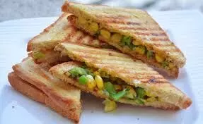 कॉर्न और चीज का क्रिस्पी कमाल, ऐसे बनाएं टेस्टी सैंडविच