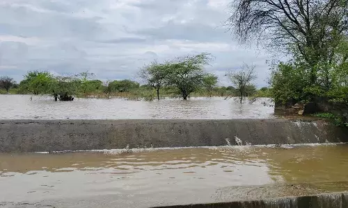 मानसून की मूसलाधार बारिश से कोठारी नदी में पानी की आवक, छलके एनीकट मानसून की मूसलाधार बारिश से कोठारी नदी में पानी की आवक, छलके एनीकट