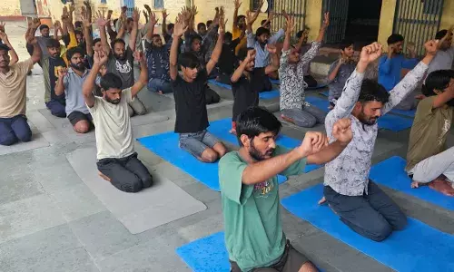 जिला कारागृह में हुआ योगा कार्यक्रम जिला कारागृह में हुआ योगा कार्यक्रम