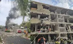 अमेरिकी हमले से भड़का ईरान, अपनी सबसे बड़ी मिसाइल से हमला कर इजरायल में मचाई तबाही अमेरिकी हमले से भड़का ईरान, अपनी सबसे बड़ी मिसाइल से हमला कर इजरायल में मचाई तबाही