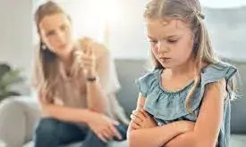 बच्चों के बहस करने की आदत से हैं परेशान तो बिना डांटे इन 7 तरीकों से करें हैंडल