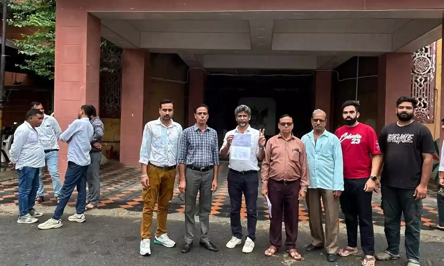 अरिहंत नगर विस्तार कॉलोनी से गोदामों को हटाने की मांग, कलेक्‍टर को सौंपा ज्ञापन