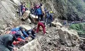 यमुनोत्री मार्ग पर भूस्खलन के मलवे में यात्री दबे, दो शव बरामद