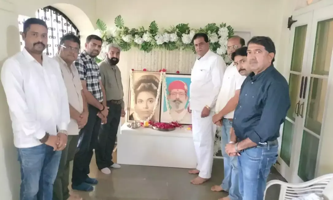 कृपलानी ने प्रतापगढ़ दिवंगत महारावत जयसिंह को श्रद्धांजलि अर्पित की कृपलानी ने प्रतापगढ़ दिवंगत महारावत जयसिंह को श्रद्धांजलि अर्पित की