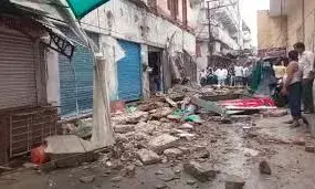 भारी बारिश से चूरू में हवेली का छज्जा गिरा,3 मौत