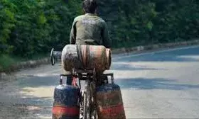एलपीजी सिलेंडर की कीमतों में  हो सकती है बढ़ोतरी