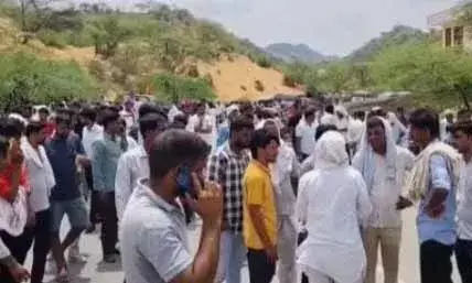 दर्दनाक हादसे में ढाई साल की मासूम बच्ची सहित पति-पत्नी की मौत