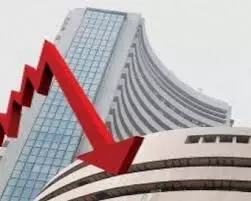 बढ़ते तनाव के बीच बाजार में गिरावट,टूटा रुपया बढ़ते तनाव के बीच बाजार में गिरावट,टूटा रुपया