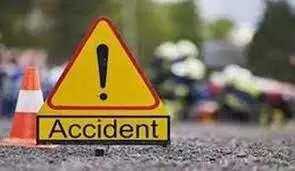 सवारियों से भरे टेंपो को ट्रेलर ने मारी टक्कर, तीन की मौत सवारियों से भरे टेंपो को ट्रेलर ने मारी टक्कर, तीन की मौत