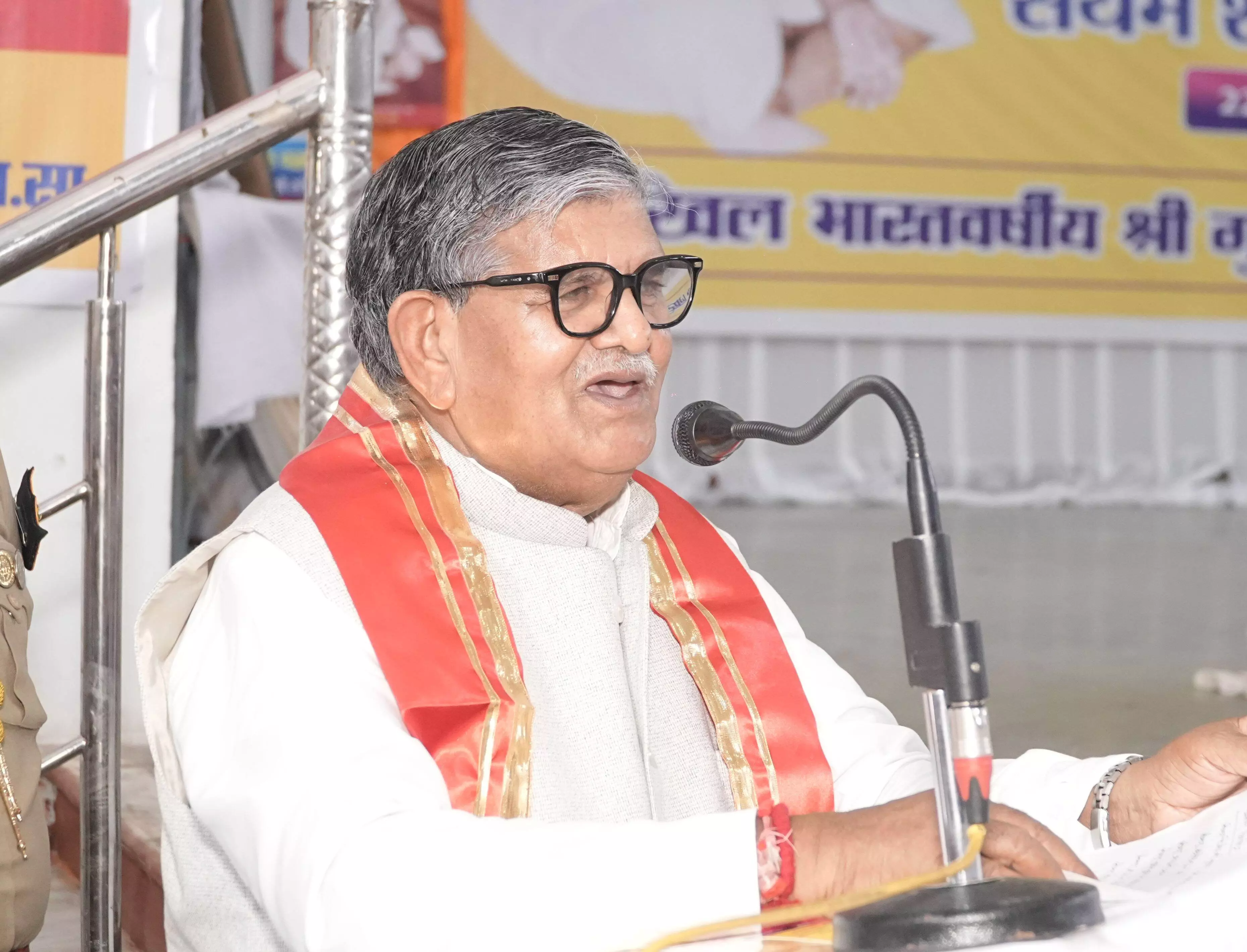 साधु-भगवंतों द्वारा दी गई जिनवाणी के पथ पर चलने का संकल्प ले श्रावक-श्राविका : राज्यपाल कटारिया साधु-भगवंतों द्वारा दी गई जिनवाणी के पथ पर चलने का संकल्प ले श्रावक-श्राविका : राज्यपाल कटारिया