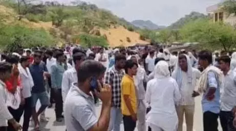 दर्दनाक हादसे में ढाई साल की मासूम बच्ची सहित पति-पत्नी की मौत