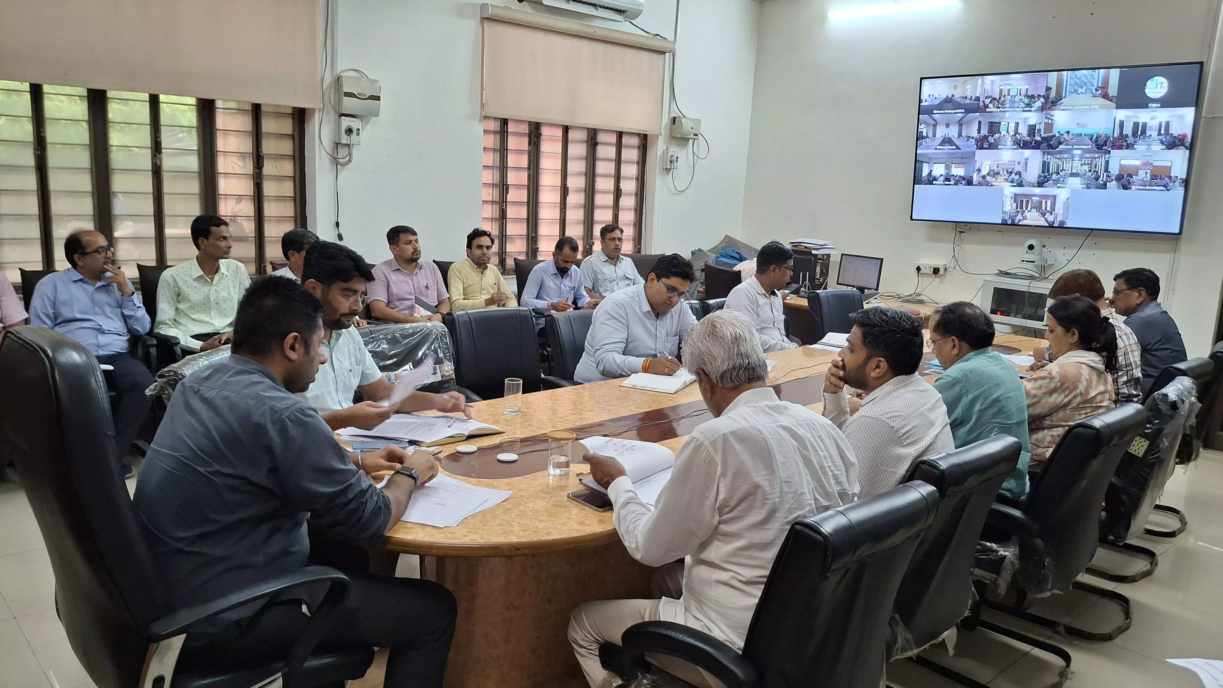 जिला कलक्टर ने तैयारियो के संबंध में जिला व ब्लॉक स्तरीय अधिकारियों की ली बैठक