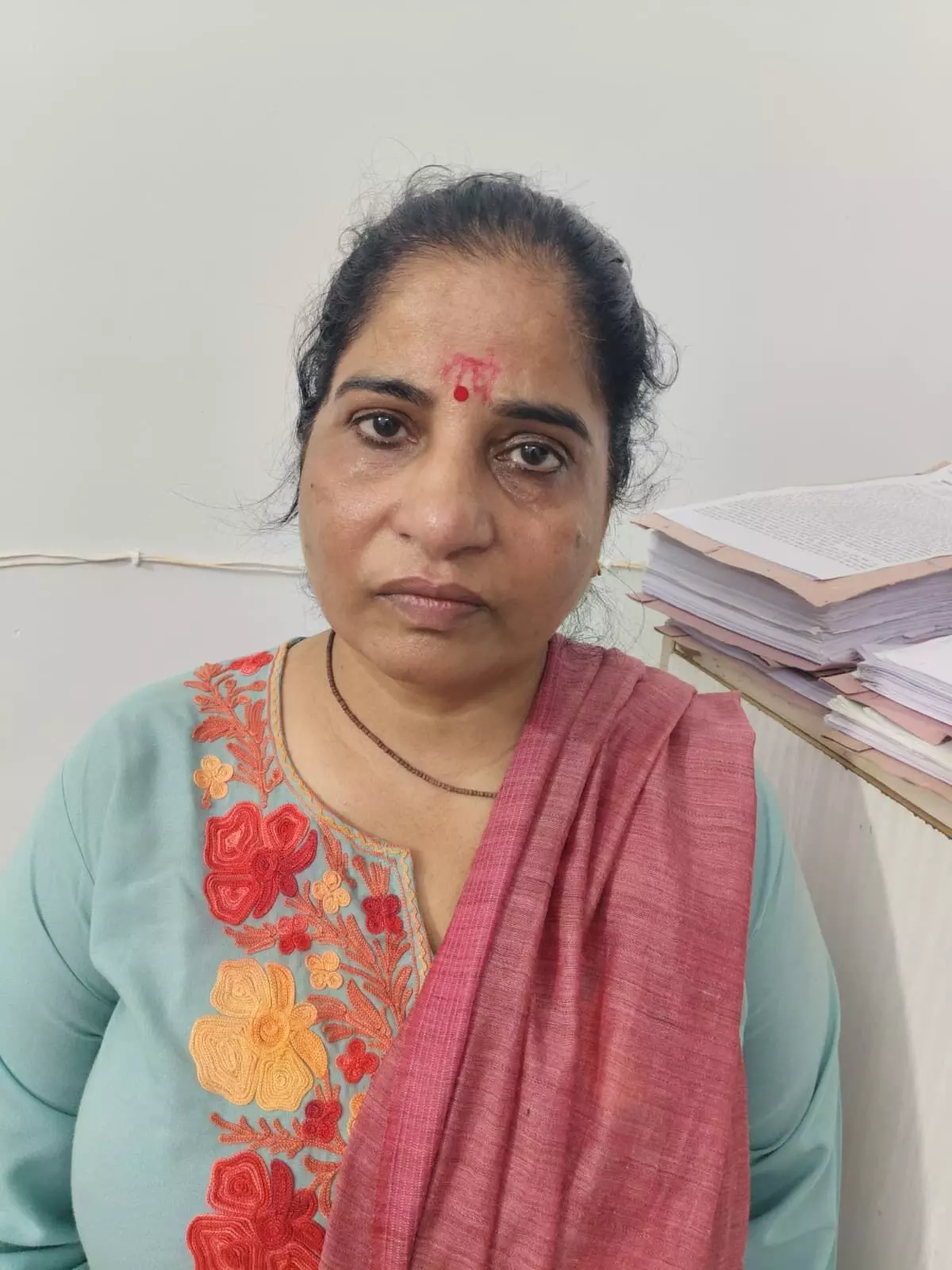 दूसरा आरोपी हाईकोर्ट के आदेश के बावजूद अभी तक जांच अधिकारी के सामने नहीं हुआ पेश