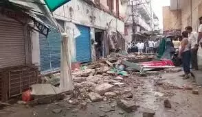 भारी बारिश से चूरू में हवेली का छज्जा गिरा,3 मौत भारी बारिश से चूरू में हवेली का छज्जा गिरा,3 मौत