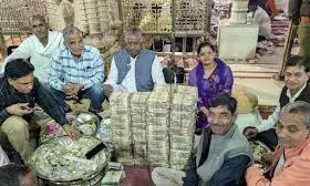 सांवलिया सेठ मंदिर में खुले दान पात्र:पहले ही दिन निकले 10 करोड़ 25 लाख रुपए सांवलिया सेठ मंदिर में खुले दान पात्र:पहले ही दिन निकले 10 करोड़ 25 लाख रुपए