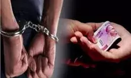 रिश्वत लेते पटवारी गिरफ्तार