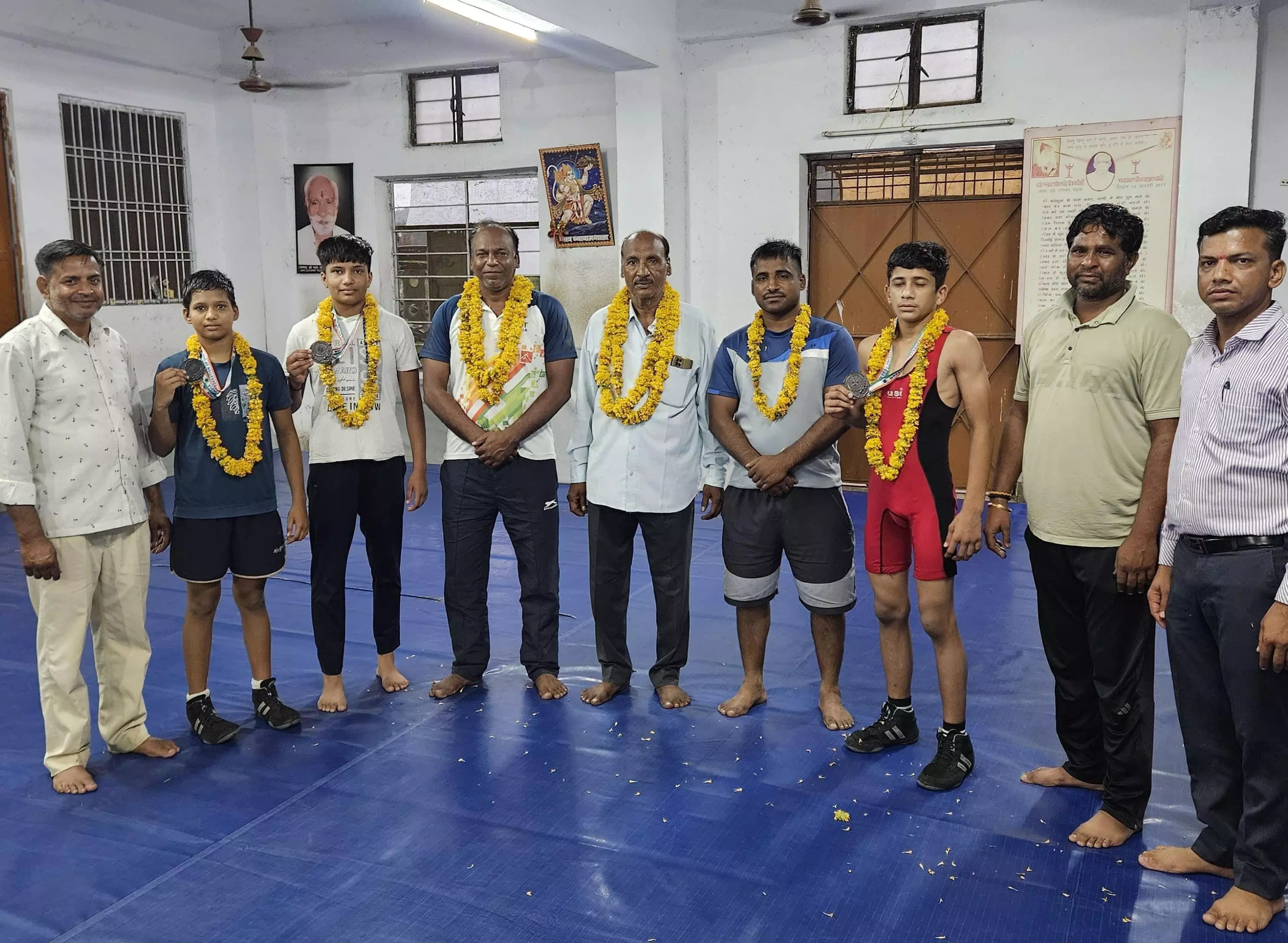 शिव व्यायाम शाला पुर के पहलवानों ने राष्ट्रीय कुश्ती में जीते तीन पदक शिव व्यायाम शाला पुर के पहलवानों ने राष्ट्रीय कुश्ती में जीते तीन पदक