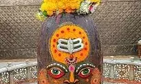 अमावस्या पर त्रिपुंड लगाकर सजे बाबा महाकाल