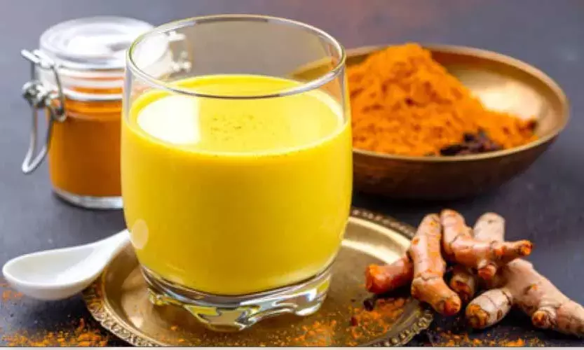 सोने से पहले हल्दी वाला दूध पीने के जबरदस्त फायदे, डिप्रेशन समेत इन समस्याओं से मिलेगी राहत सोने से पहले हल्दी वाला दूध पीने के जबरदस्त फायदे, डिप्रेशन समेत इन समस्याओं से मिलेगी राहत
