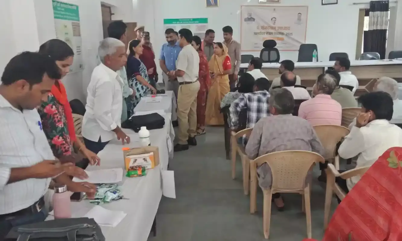 जिला कलक्टर ने मानपुरा एवं सेमलपुरा शिविरों का किया अवलोकन