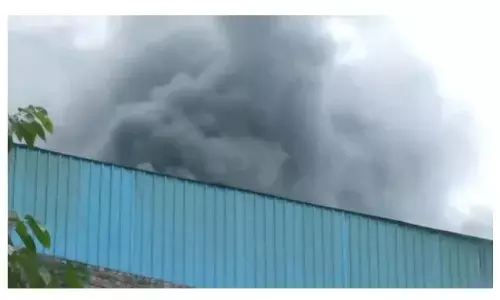 मेट्रो स्टेशन के पास लगी भीषण आग, 4 लोगों की मौत