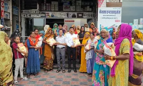 राजस्थान जन मंच ने झुग्गी झोपड़ी कच्चे मकानों में रहने वाले 90 परिवारों को आटे के कट्टे वितरित किए राजस्थान जन मंच ने झुग्गी झोपड़ी कच्चे मकानों में रहने वाले 90 परिवारों को आटे के कट्टे वितरित किए