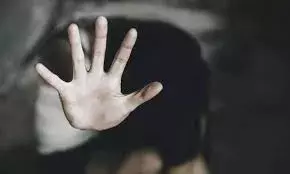 ठेकेदार ने मजदूरी के बहाने ले जाकर युवती को बैठाया नाते, बदले में ले लिये डेढ़ लाख, युवक ने किया रेप, तीन के खिलाफ केस दर्ज