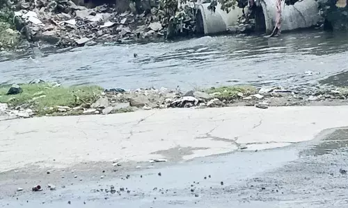 जिला प्रशासन और जनप्रतिनिधियों ने जिस पुलिया का निरीक्षण किया वो मंगलवार की बारिश में फिर टूटी
