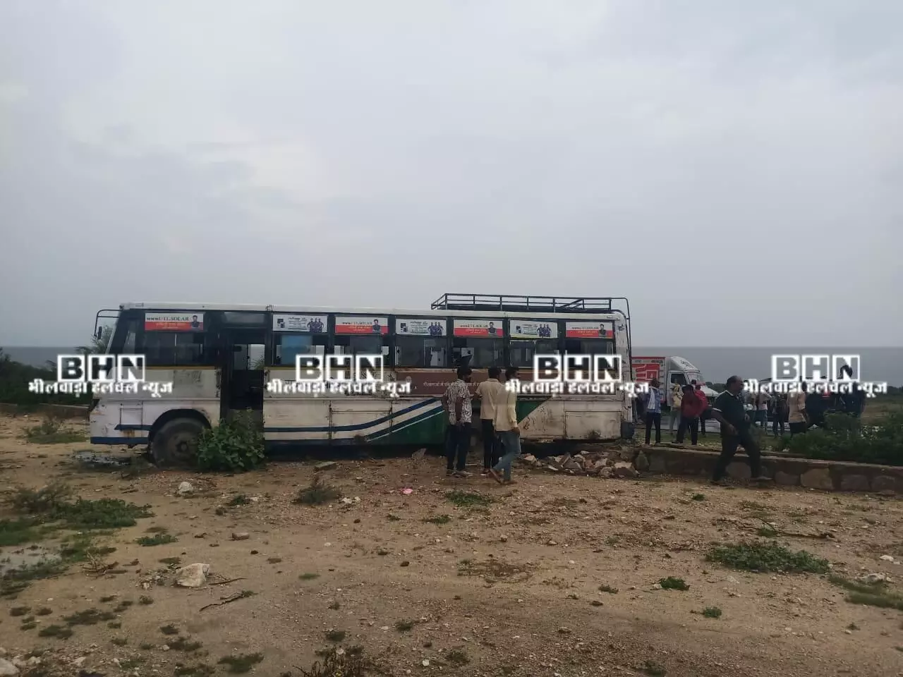 रोडवेज बस की स्टीयरिंग व ब्रेक फेल, चालक की सूझबूझ से टला बड़ा हादसा