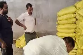 यूरिया से बना रहे थे डीईएफ, कृषि विभाग ने कार्रवाई कर 66 बैग जब्त किए