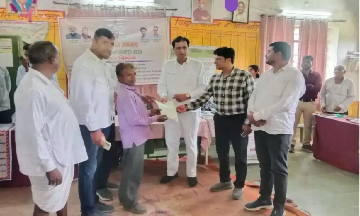 50 वर्षों का इंतजार हुआ खत्म – रावत को मिला आवासीय पट्टा 50 वर्षों का इंतजार हुआ खत्म – रावत को मिला आवासीय पट्टा