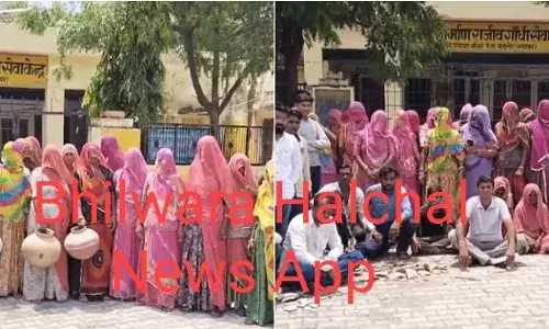 बरारियों का बाडिय़ा के बाशिंदों को नहीं मिल पा रही मूलभूत सुविधायें,पंचायत के बाहर प्रदर्शन,फोड़ी मटकियां,बैठे धरने पर
