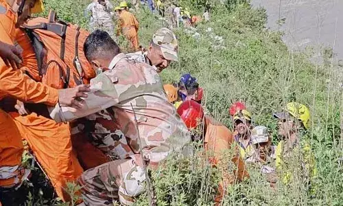 उदयपुर यात्रियों की बस उत्तराखंड की अलकनंदा नदी में गिरी, 3 की मौत, सभी जा रहे थे बद्रीनाथ दर्शन करने