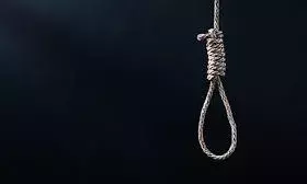 युवती ने फांसी लगाकर जान दी, ट्रैक्टर पलटने से चालक की मौत