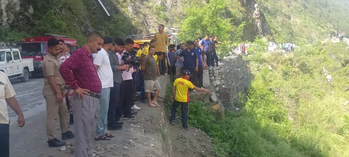 रुद्रप्रयाग में यात्रियों से भरी बस अलकनंदा नदी में बही,7 राजस्थान के   बचाए गए 9 लोग, 3 की मौत