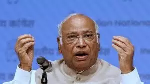 कांग्रेस अध्यक्ष खड़गे ने बिहार को छोटा-मोटा राज्य बताया, एनडीए भड़का कांग्रेस अध्यक्ष खड़गे ने बिहार को छोटा-मोटा राज्य बताया, एनडीए भड़का