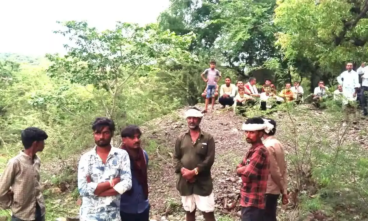 कुएं में गिरने से युवक की मौत, गहराई से शव निकालने में हुई मशक्कत