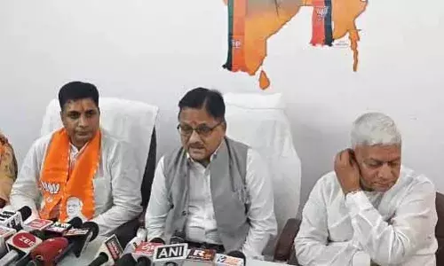 कार्यकर्ता राजनीति को लक्ष्य नही राष्ट्र नीति को लक्ष्य बनाकर चलें - डॉ. राधा मोहनदास अग्रवाल