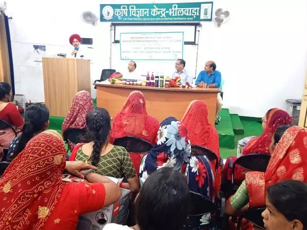 स्थानीय फल एवं सब्जियों का प्रसंस्करण कर आमदनी बढ़ाये-डॉ. संधू स्थानीय फल एवं सब्जियों का प्रसंस्करण कर आमदनी बढ़ाये-डॉ. संधू