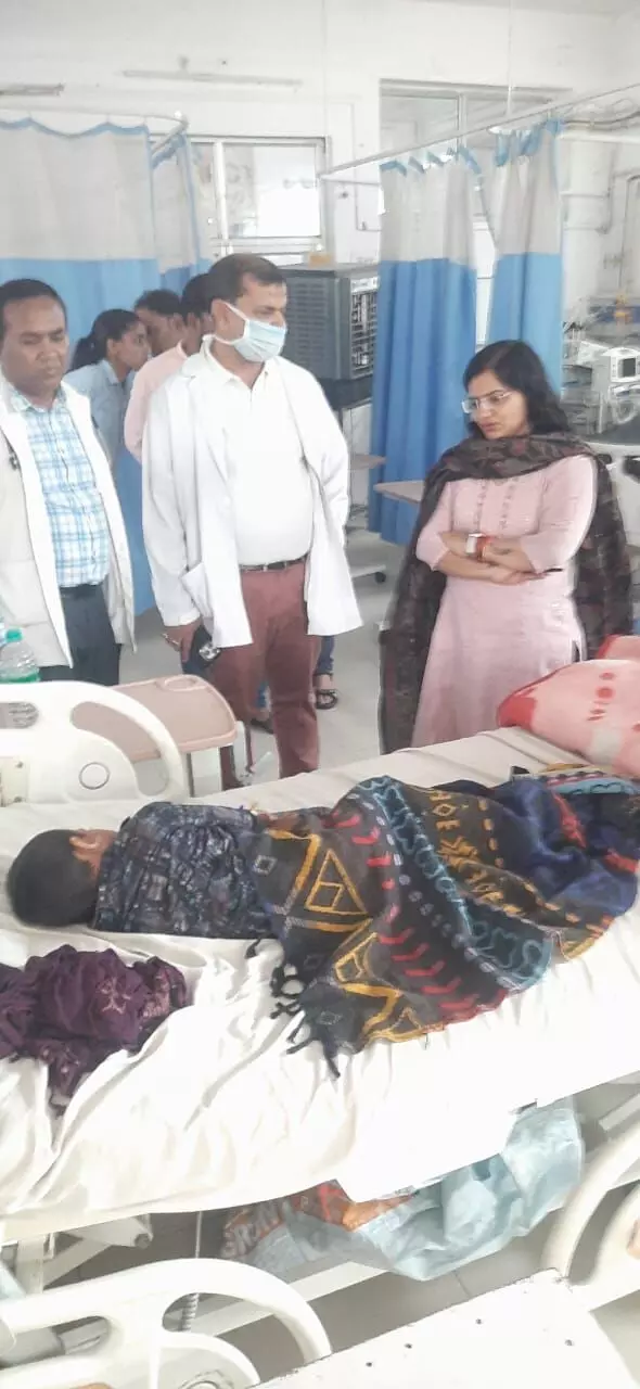 जिला कलक्टर के निर्देशानुसार जिला चिकित्सालय का औचक निरीक्षण व्यवस्थाओं में पाई गई कई कमियां, दिए गए सुधारात्मक निर्देश जिला कलक्टर के निर्देशानुसार जिला चिकित्सालय का औचक निरीक्षण व्यवस्थाओं में पाई गई कई कमियां, दिए गए सुधारात्मक निर्देश